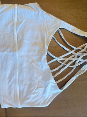 Light grey Strappy Back Sports Bra size 8 lululemon energy